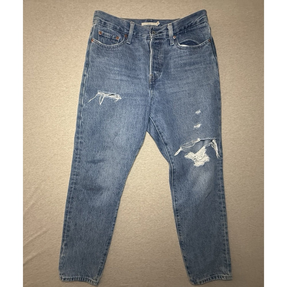 Levi's Premium Big E Wedgie Light Wash Woman's Blue Jeans Size 29 Distressed